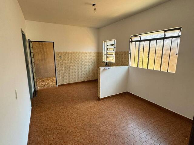 #4010 - Casa para Locação em Arapongas - PR - 2