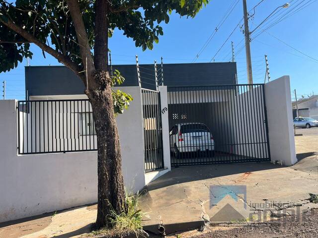 #4096 - Casa para Venda em Arapongas - PR - 1