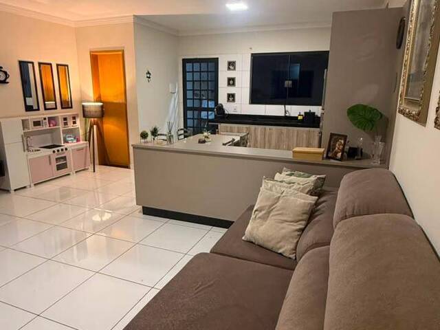 #4366 - Sobrado para Venda em Apucarana - PR - 2