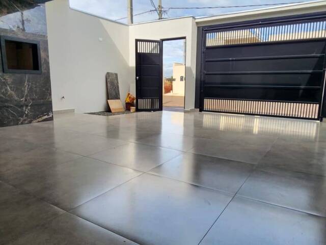 #4372 - Casa para Venda em Arapongas - PR - 2